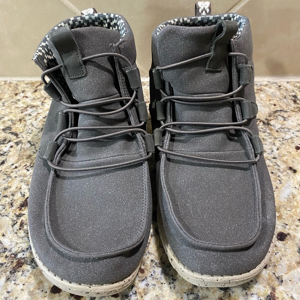 New with out tags! Women’s hey dudes - Size 8